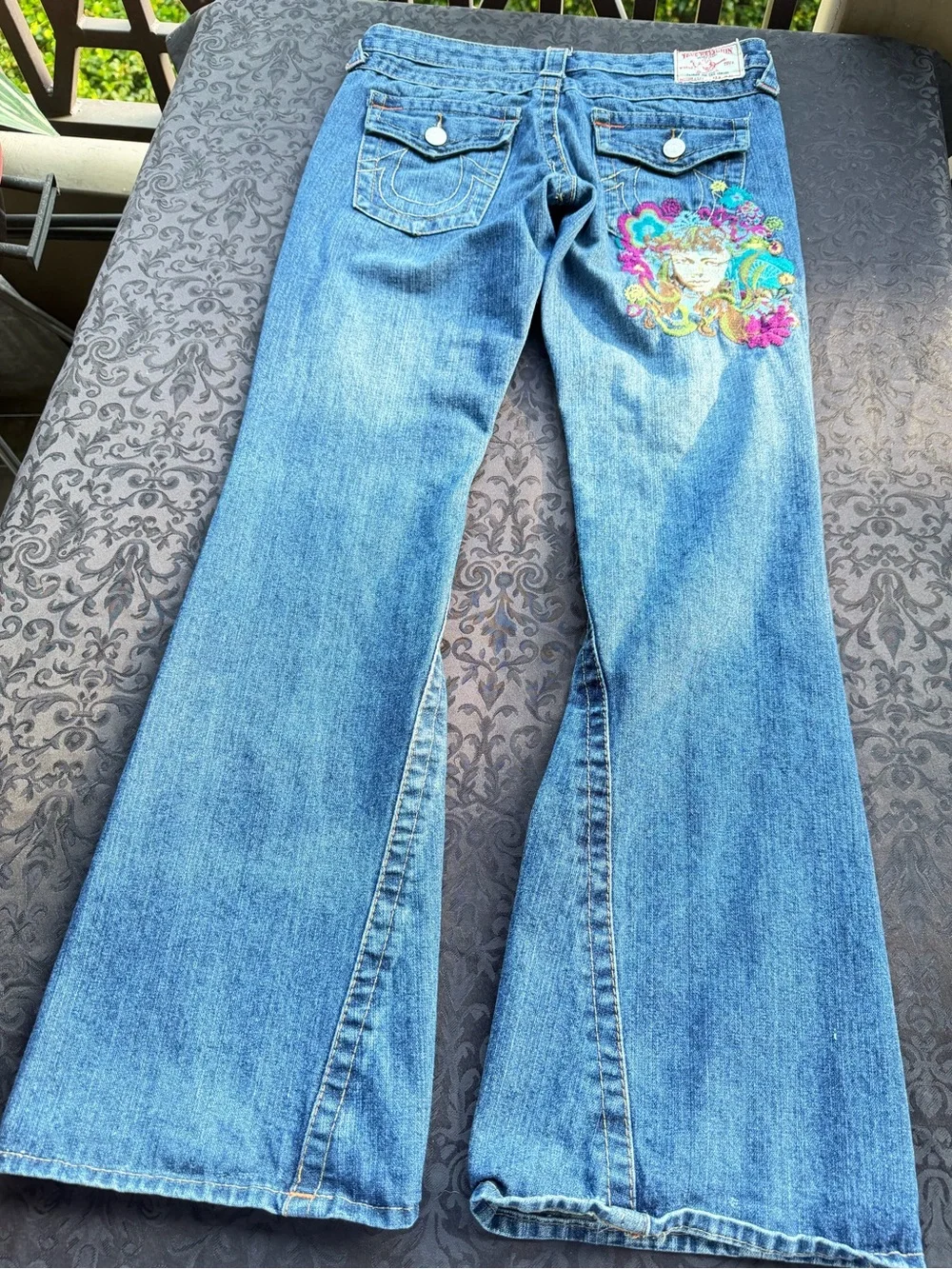 True Religion JOEY limited embroidered jeans
Size 29 inseam 33” - Picture 3 of 8